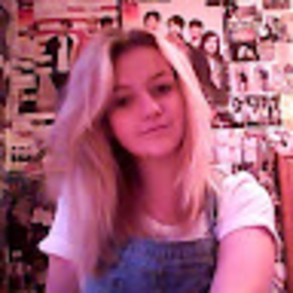 Meet your Posher, Laura - Picture 1 of 1